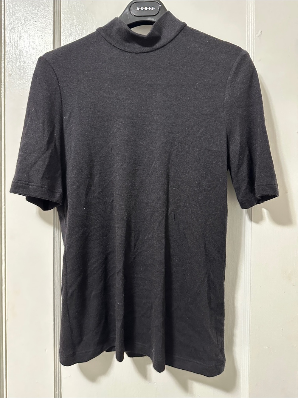 Akris Black Short-Sleeve Mock Neck Tee 65% Cashmere 35%Silk